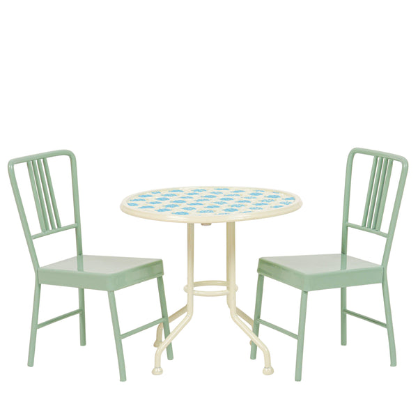 Table and Chairs Fresh Green Floral Pattern