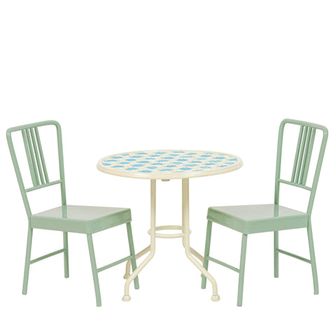 Table and Chairs Fresh Green Floral Pattern