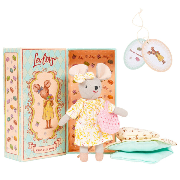Mouse and Macaroons
